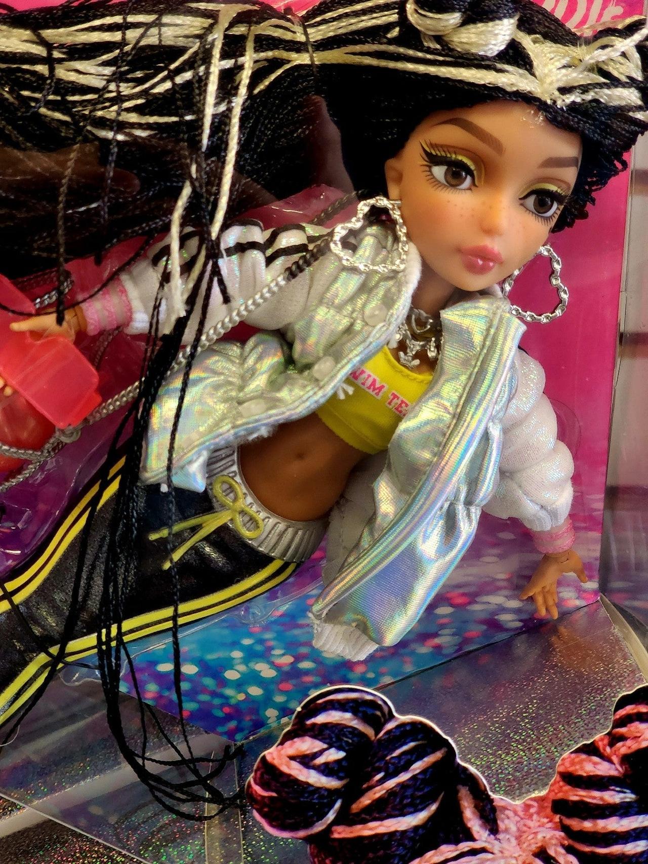Mermaze Mermaidz Color Change Jordie Mermaid Fashion Doll with Accessories