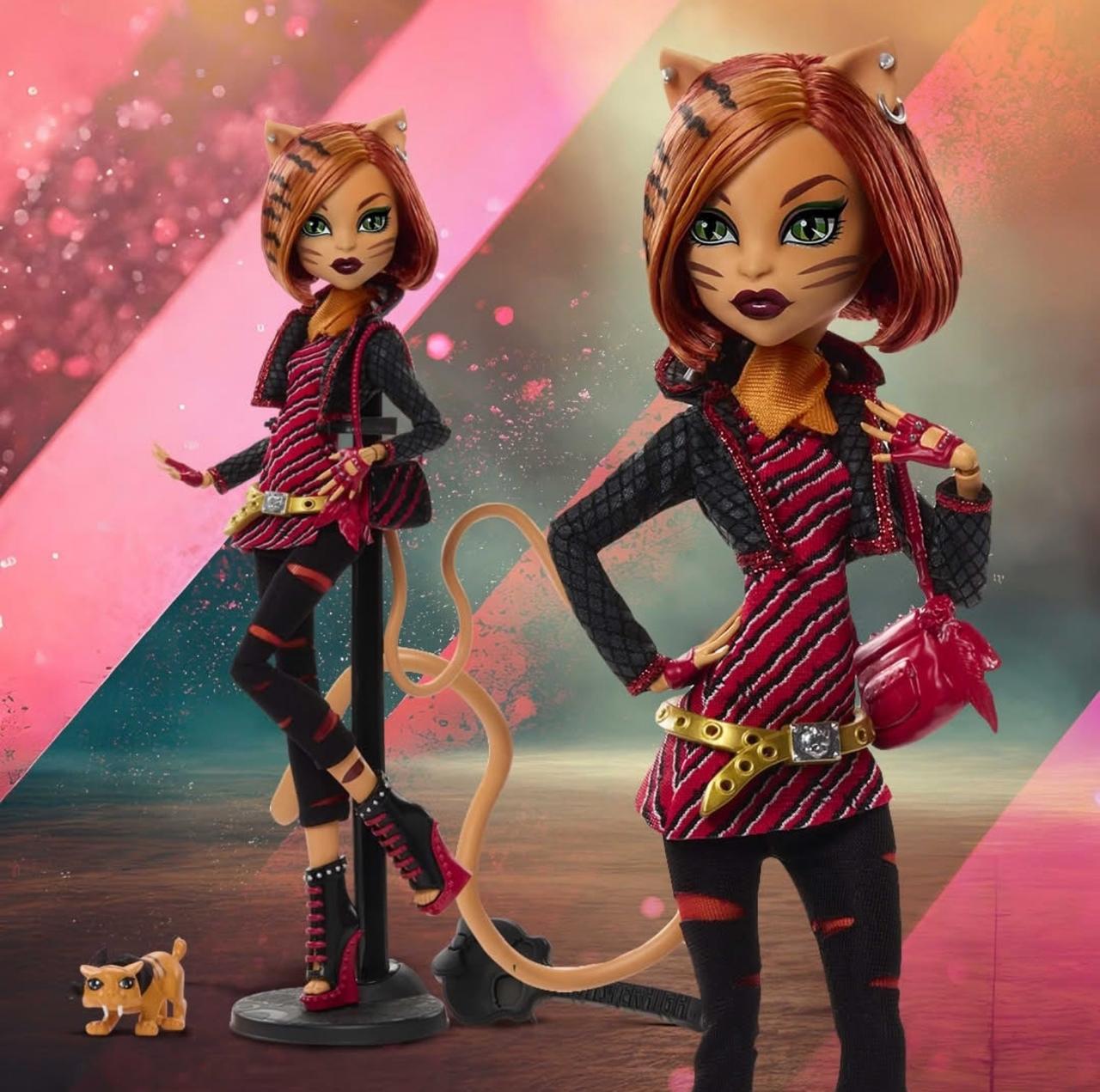 Monster High Boo-riginal Creeproduction Toralei Doll with Diary, Doll Stand