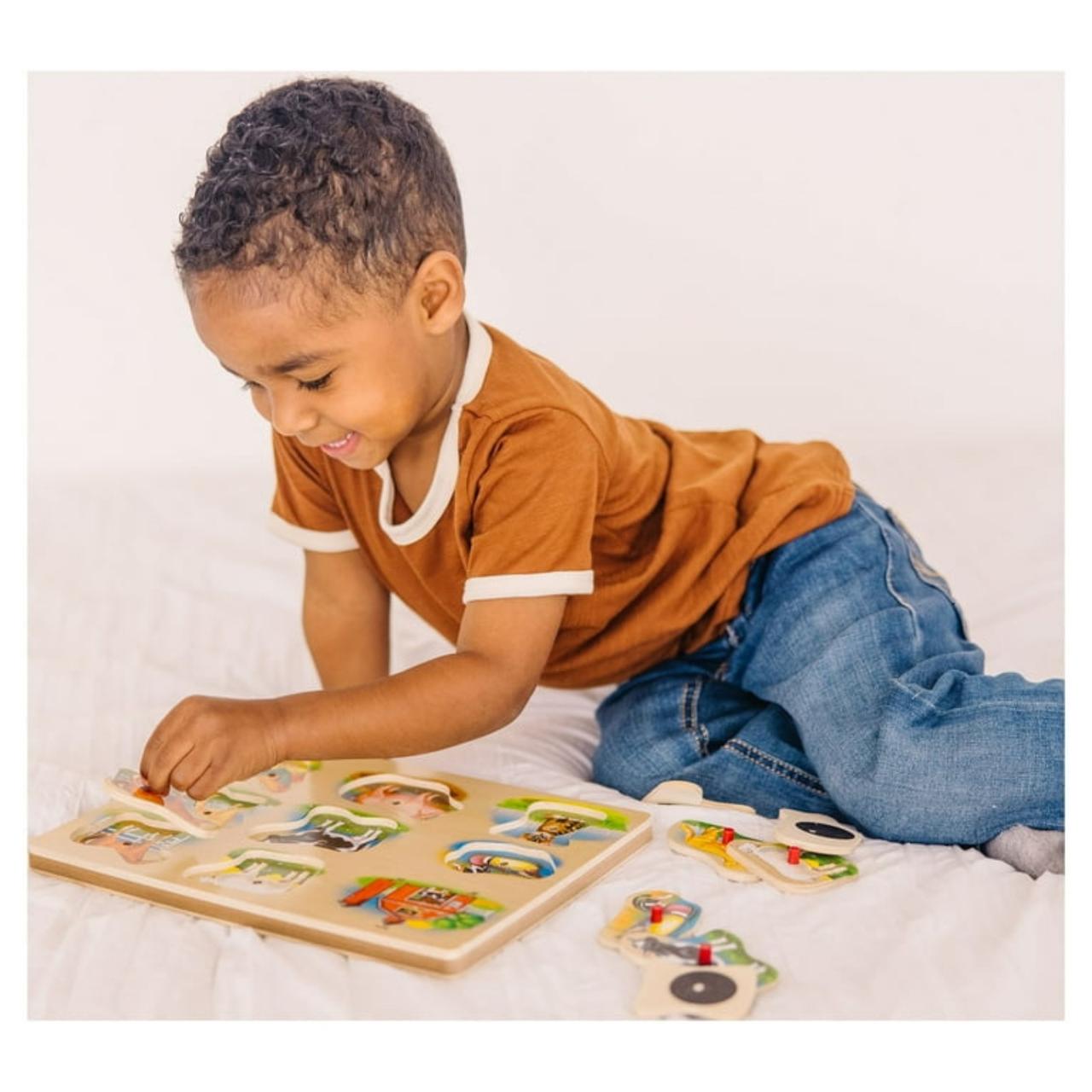 Melissa & Doug Farm Sound Puzzle - Wooden Peg Puzzle With Sound Effects (8 pcs)