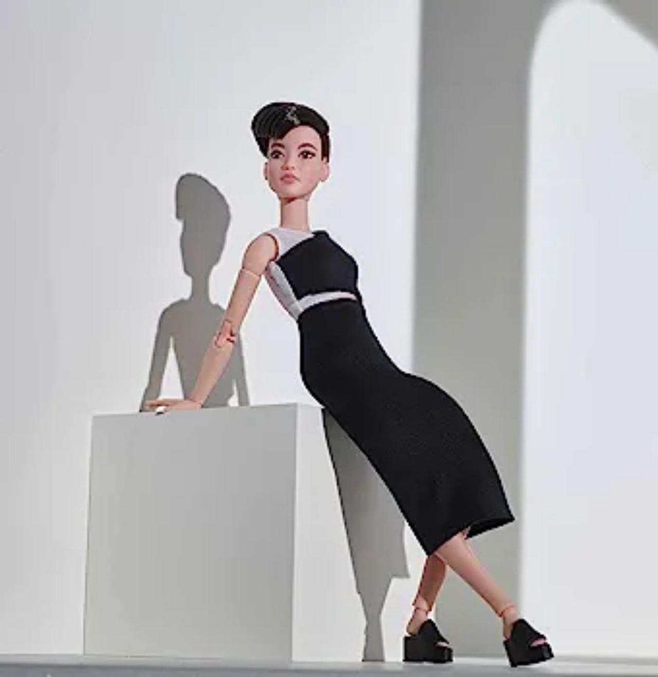 Barbie Signature Barbie Looks Doll (Petite, Brunette Pixie Cut)