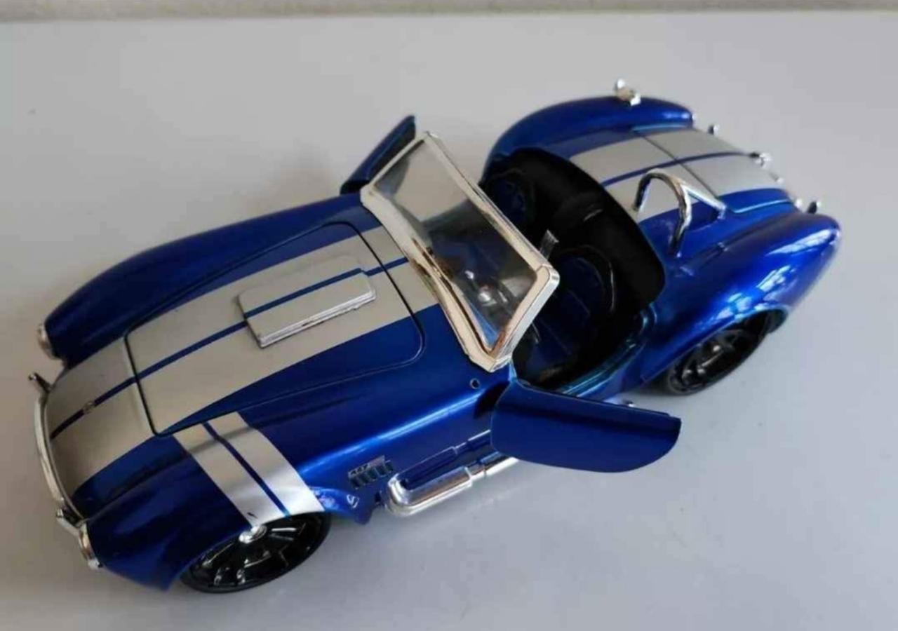 Jada BigTime Muscle 1:24 Scale Diecast Model Car - 1965 Shelby Cobra 427 S/C