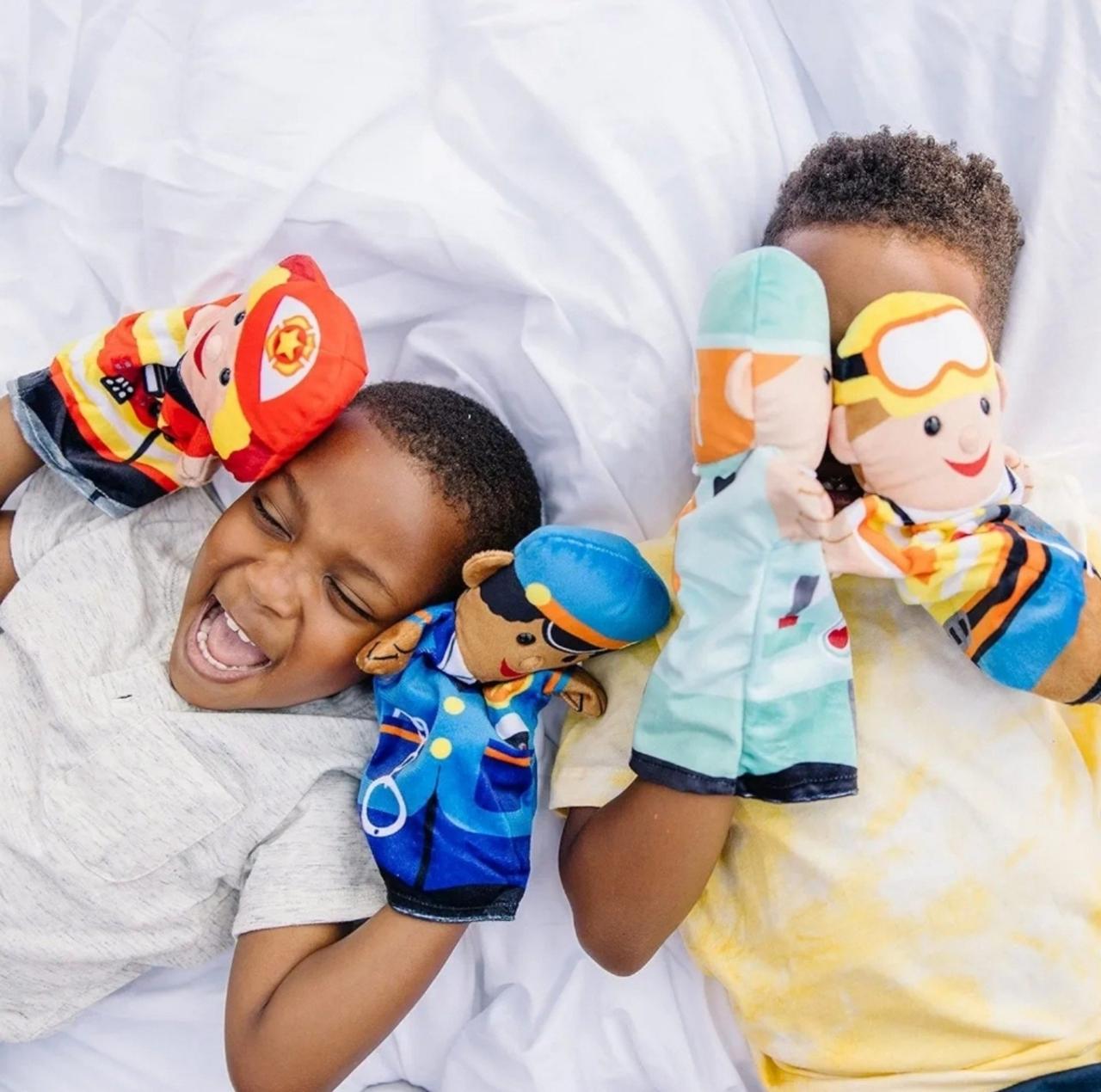 Melissa & Doug Jolly Helpers Hand Puppets (Set of 4)