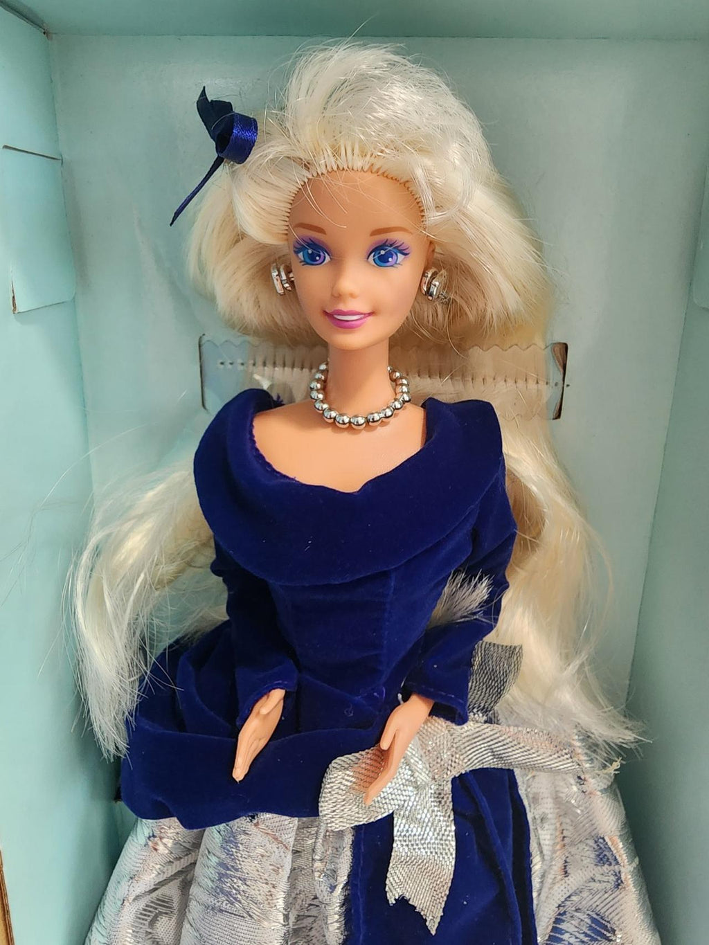 Winter Velvet Barbie Doll Avon Exclusive Blonde 1995 Mattel 15571