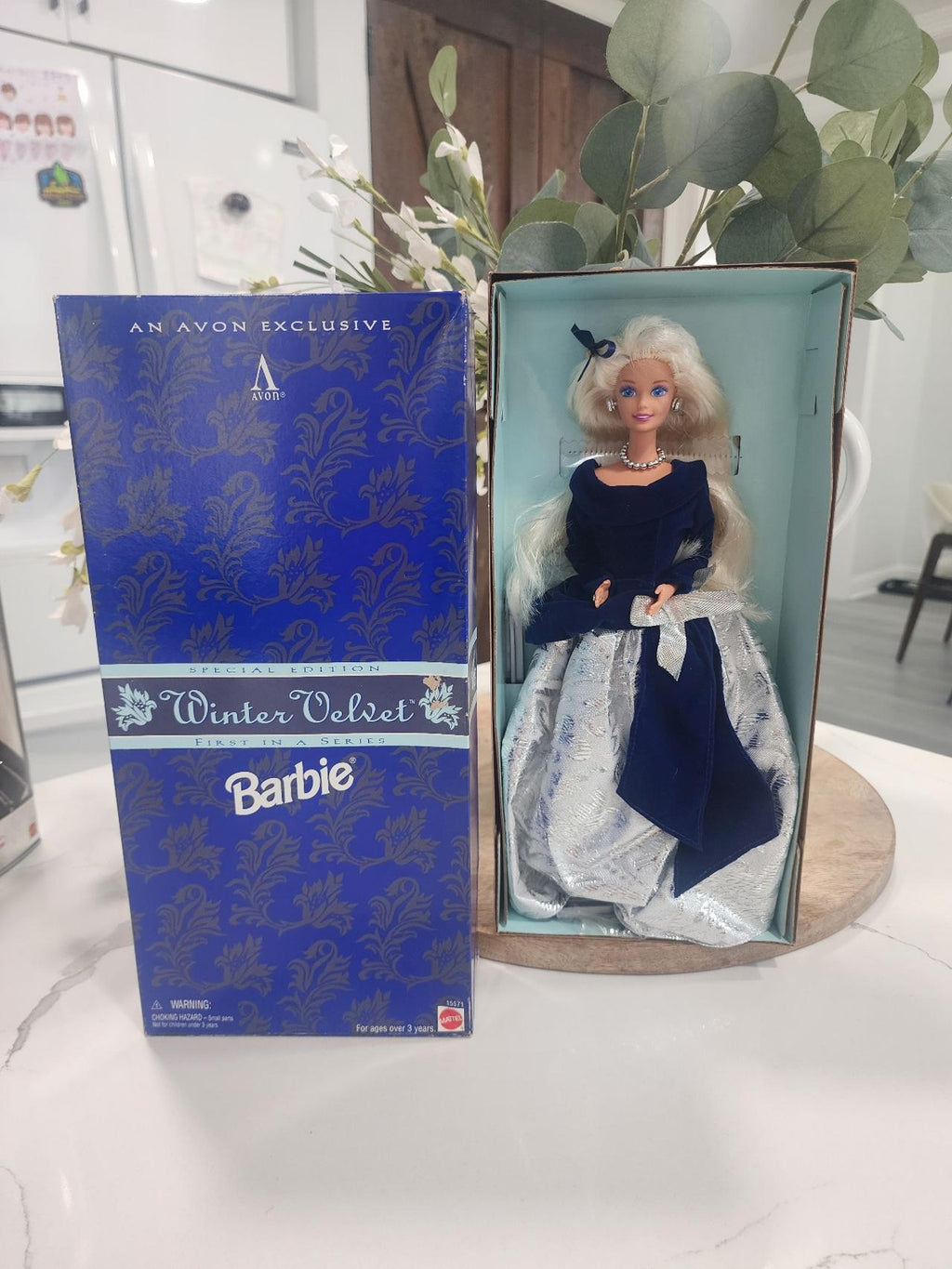 Winter Velvet Barbie Doll Avon Exclusive Blonde 1995 Mattel 15571