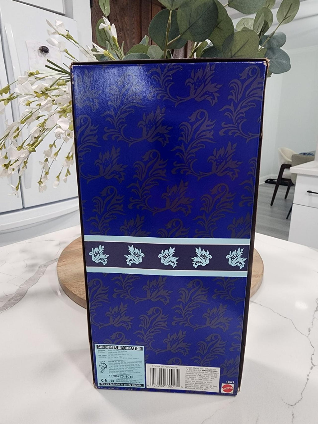 Winter Velvet Barbie Doll Avon Exclusive Blonde 1995 Mattel 15571