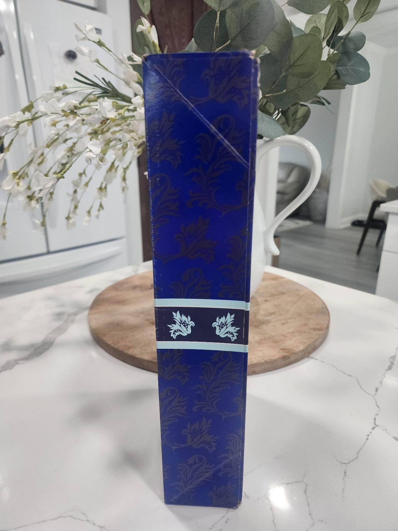 Winter Velvet Barbie Doll Avon Exclusive Blonde 1995 Mattel 15571