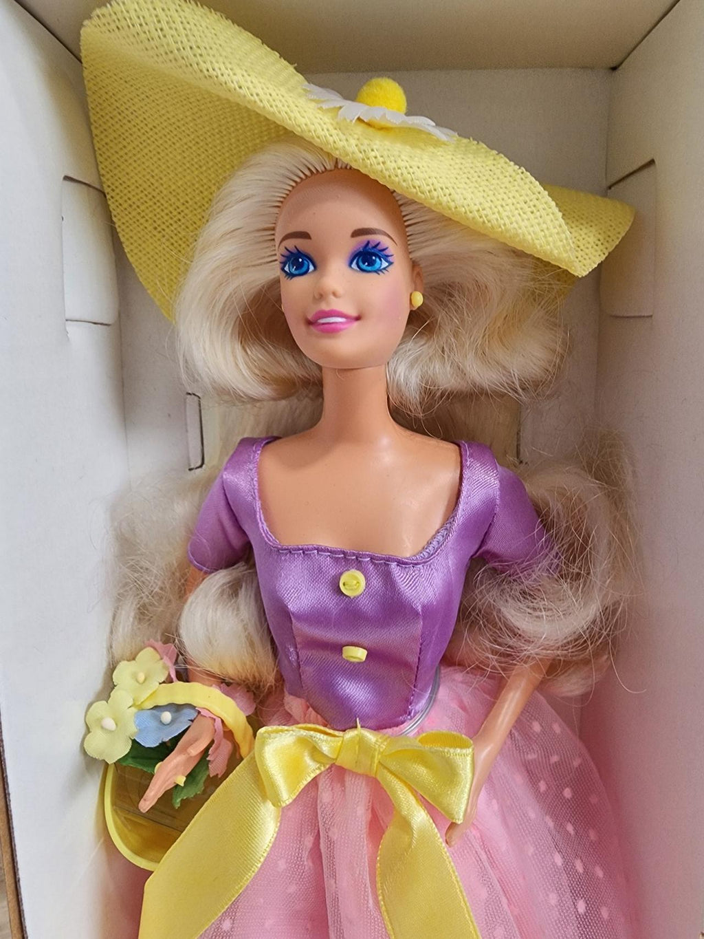 Spring Blossom Barbie Avon Exclusive 1995 Mattel 15201